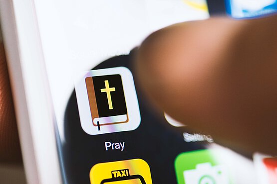 Fünf Gebetsapps als Alternativen zu „Hallow“. 