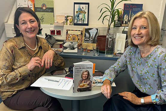Mag Gespräche mit Geschmack. Martina Salomon kombiniert sie zu einem Kochbuch.