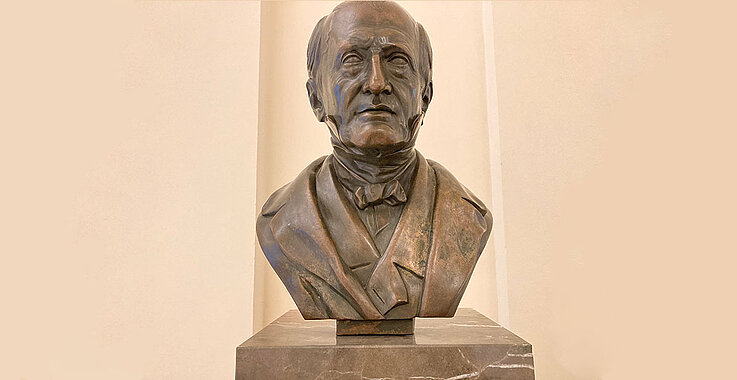 Die Büste von Heinz Faßmanns Vorgänger im Amt Josef Hammer-Purgstall.