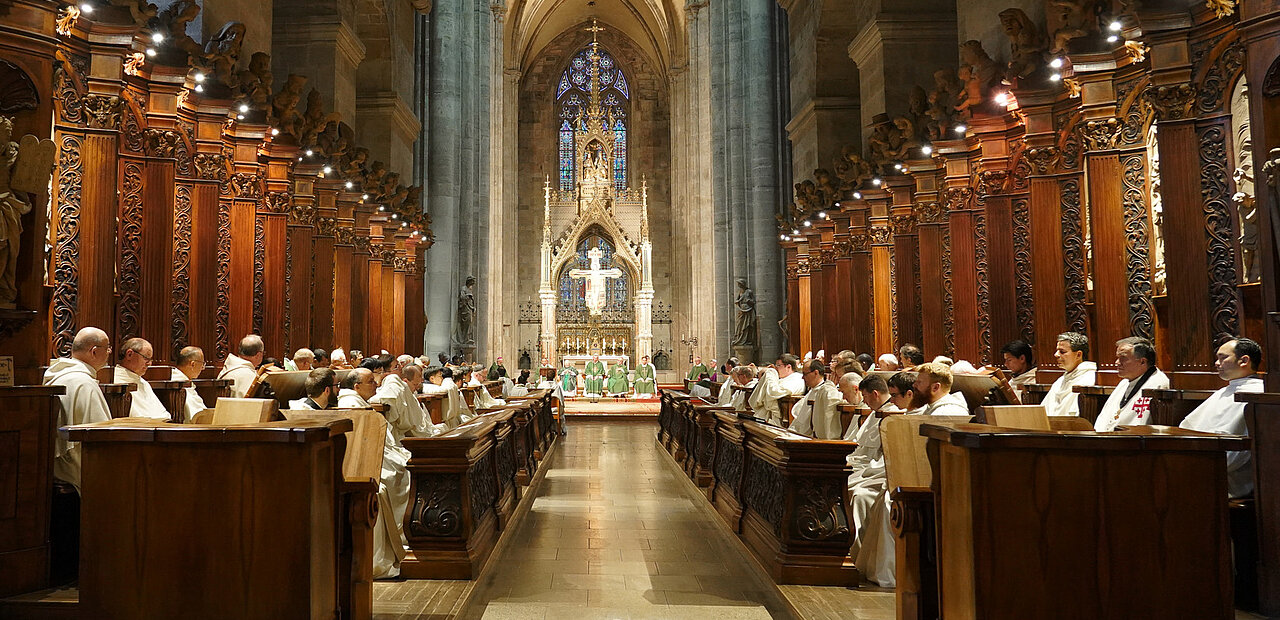 Stift Heiligenkreuz ist unter anderem für die Pflege des gregorianischen Chorals und seine Theologische Hochschule bekannt. Aktuell gibt es hier rund 100 Mönche.