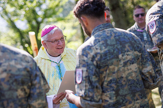 Immer mit dabei: Militärbischof Werner Freistetter bei der Soldatenwallfahrt in Lourdes.