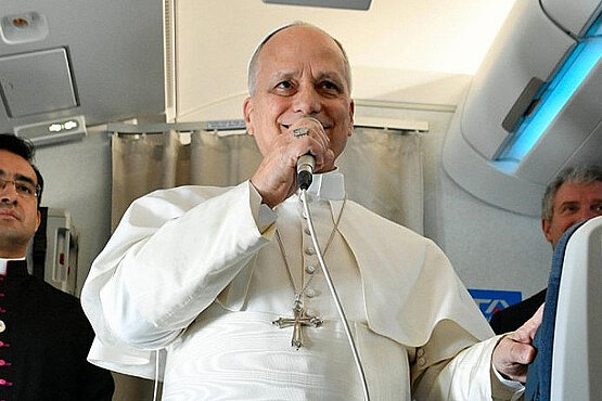 Überschattet von der Polemik des US-Präsidenten Donald Trump hat Papst Leo XIV. am Montag seine zehntägige Afrikareise begonnen. Auf dem Weg nach Algerien wies er noch im Flugzeug Trumps Kritik zurück.