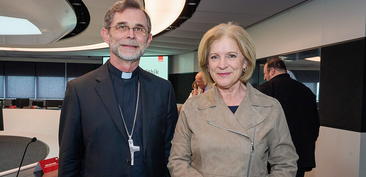 Erzbischof Josef Grünwidl beim Treffen mit ORF-Generaldirektorin Ingrid Thurnher. 