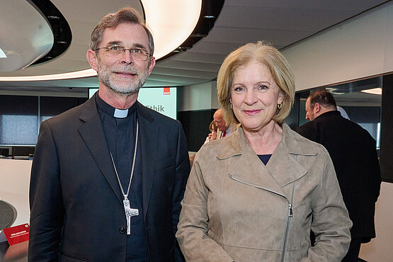 Erzbischof Josef Grünwidl beim Treffen mit ORF-Generaldirektorin Ingrid Thurnher. 