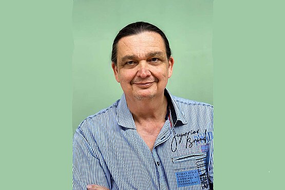 Gerd Wolfgang Sievers lernte das Kochhandwerk bei verschiedenen renommierten Spitzenköchen in Deutschland, anschließend studierte er Publizistik in Wien. 