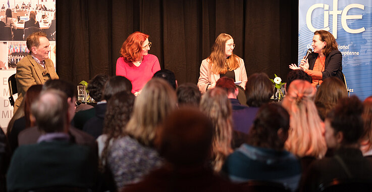 Im WUK diskutierten Regisseur Erwin Wagenhofer, Sigrid Stagl, Gründerin des Instituts „Ecological Economics“ an der WU Wien, und die stellvertretende Klubobfrau der Grünen und ehemalige österreichische Justizministerin Alma Zadić zum Thema Europa. 
