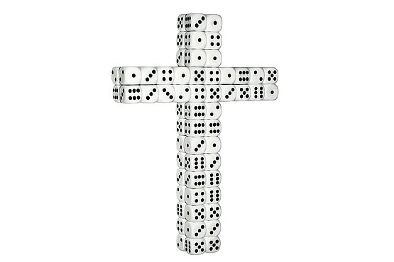 Gott würfelt nicht: ein Kreuz aus Würfeln von Künstler Markus Wilfling zitiert Albert Einstein.