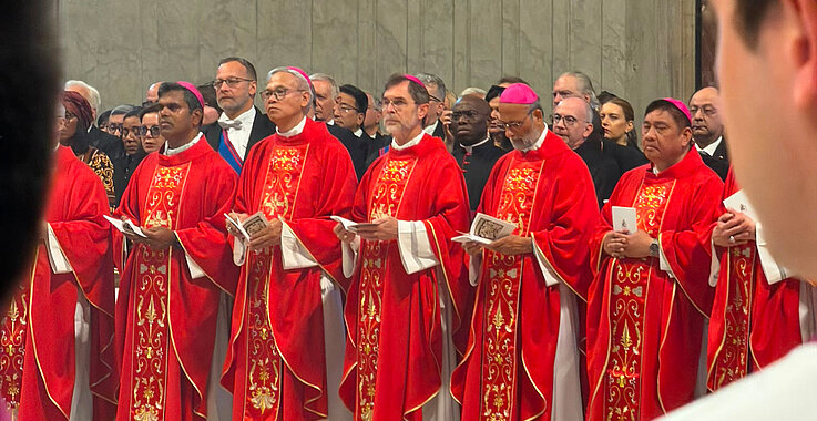 Erzbischof Josef Grünwidl bei der Verleihung des Palliums im Petersdom in Rom. 