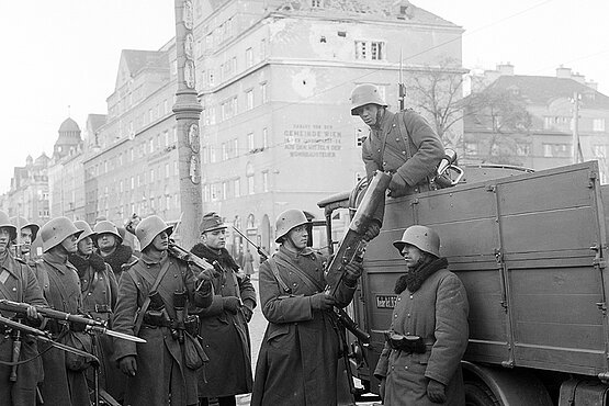 Februar 1934: Verteilung von Waffen an Bundesheer