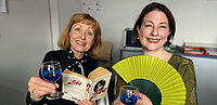 Schauspielerin Elisabeth-Joe Harriet mit Chefredakteurin Sophie Lauringer. 