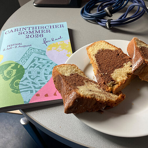 Zur Programmvorschau schmeckt ein frisch gebackener Marmorgugelhupf. 