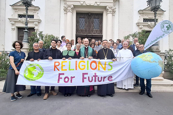 Öffentlich sichtbar für den Klimaschutz: „Religions For Future Vienna“ trifft sich vor dem nächsten Klimastreik am 10. Oktober um 14:30 Uhr vor der Jesuitenkirche.