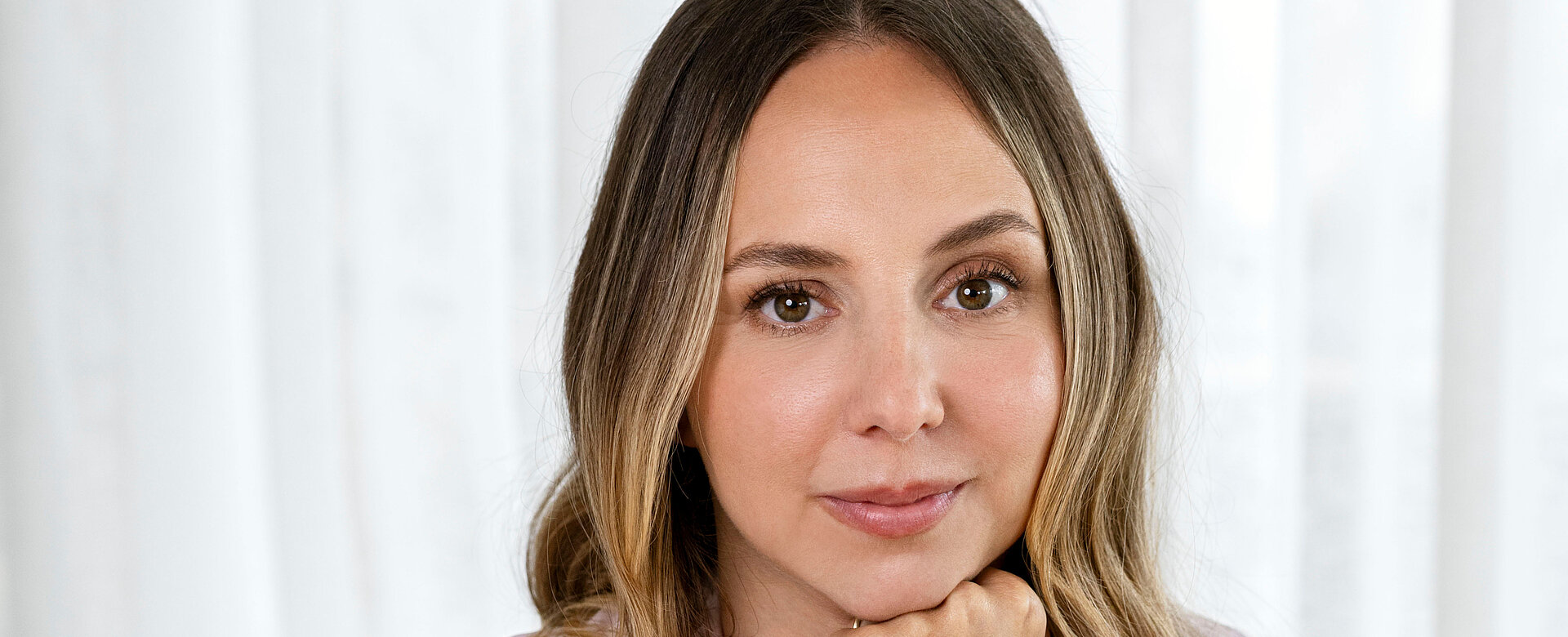 Sarah Cohen-Fantl arbeitet als Journalistin und Kriegsreporterin und lebt mit ihrer Familie in Israel.