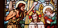 Taufe Jesu, Glasfenster in der Stadtpfarrkirche Steyr (Detail)