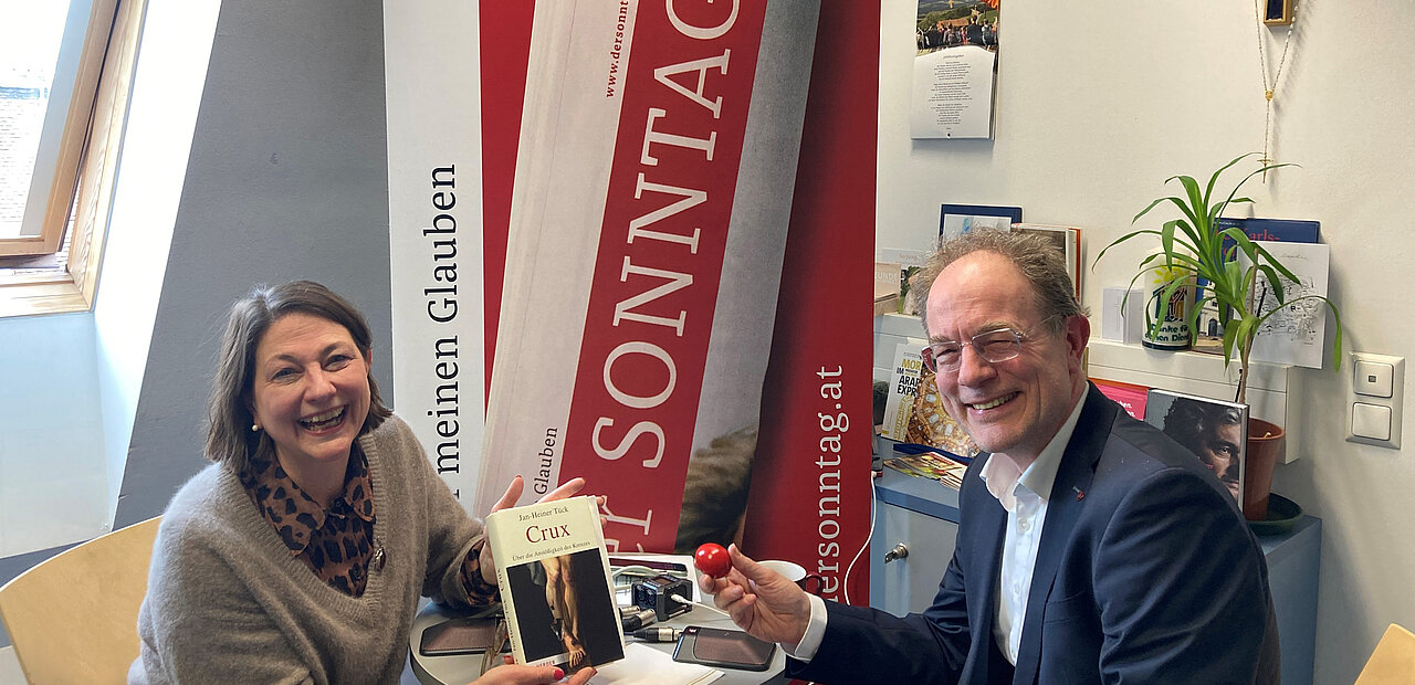 Empfohlen vom Entertainer und Schauspieler Harald Schmidt: Crux. Über die Anstößigkeit des Kreuzes. 