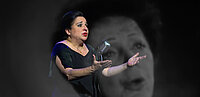 Maria Happel auf der Bühne. Rolle: Édith Piaf