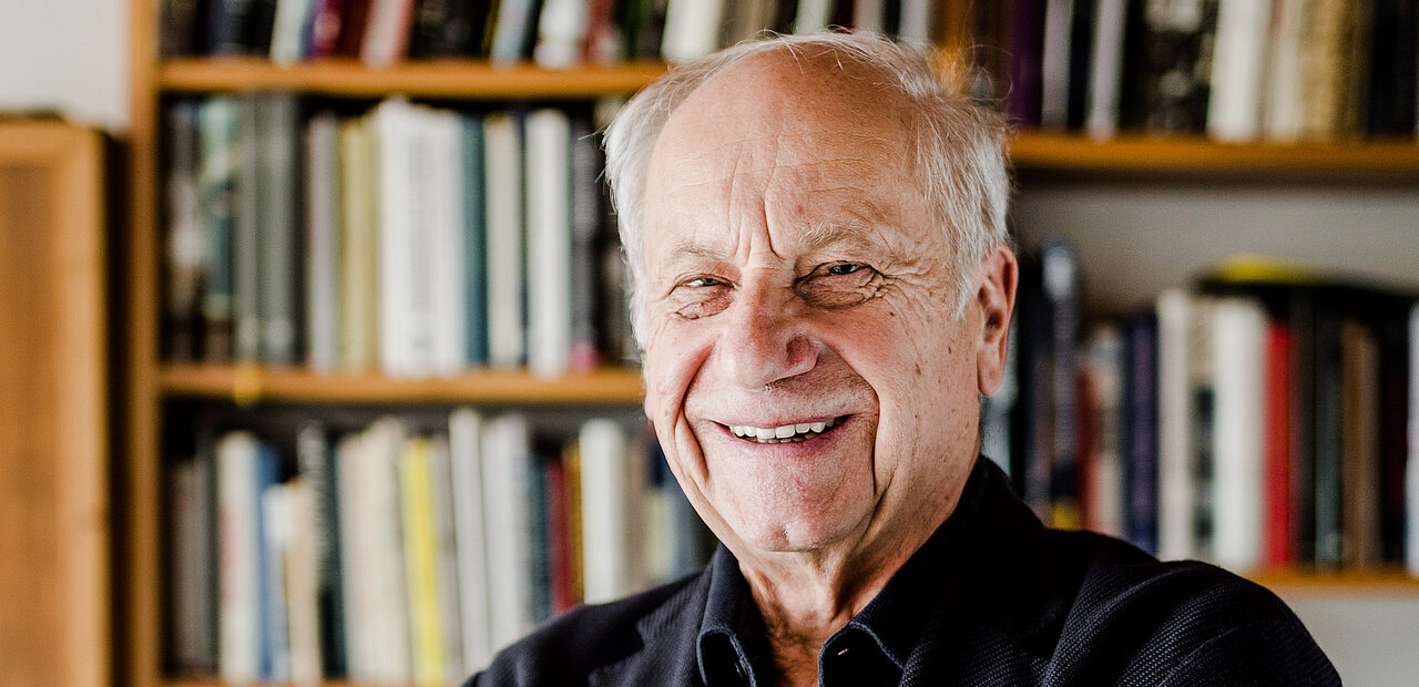 Roman Sandgruber ist emeritierter Universitäts­professor für Wirtschafts- und Sozialgeschichte an der Johannes-Kepler-Universität Linz.