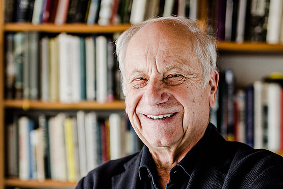 Roman Sandgruber ist emeritierter Universitäts­professor für Wirtschafts- und Sozialgeschichte an der Johannes-Kepler-Universität Linz.