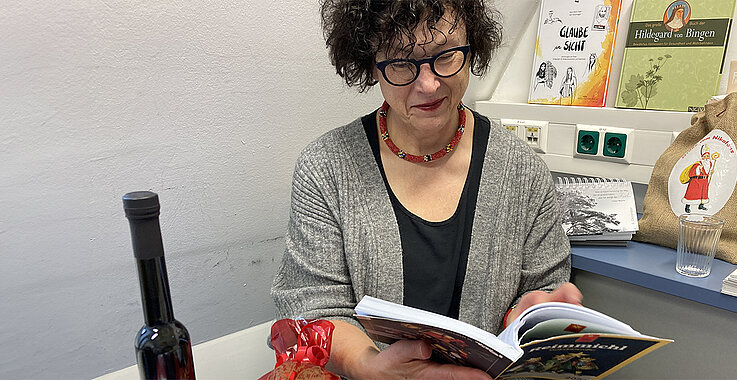 Birgitt Drewes liest im Reimmichlkalender.
