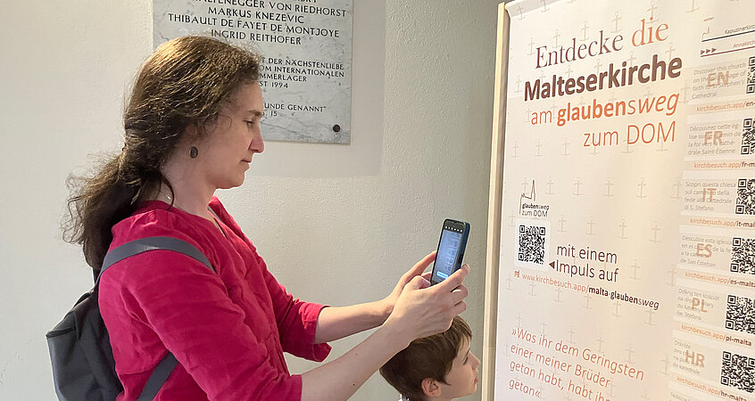 Mittels QR-Code gelangt man zu Impulsen in 9 verschiedenen Sprachen.