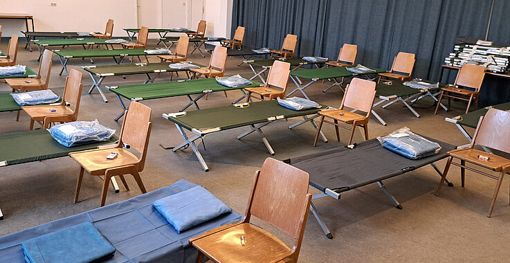 Ein Schlafsaal für ukrainische Geflüchtete in der Pfarre Franz von Sales. 