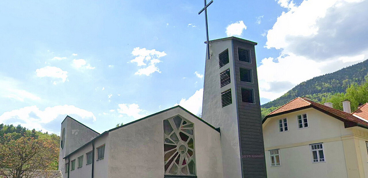 Kirchenschließung als letzte Wahl: die Filialkirche in Hirschwang.