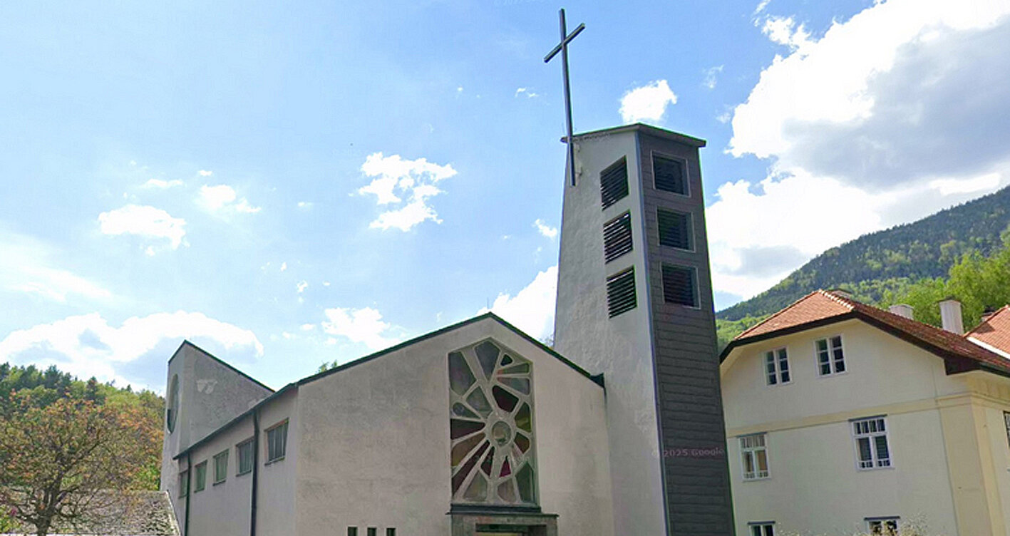 Kirchenschließung als letzte Wahl: die Filialkirche in Hirschwang.
