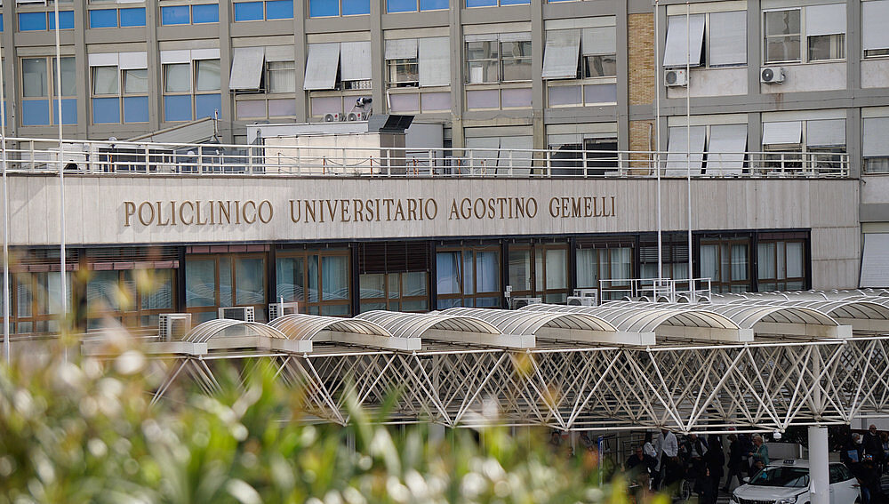 Nach dem Tod von Johannes Paul I. (1978) wurde im zehnten Stock des "Policlinico Universitario Agostino Gemelli" ein eigenes Appartement für den Papst reserviert.