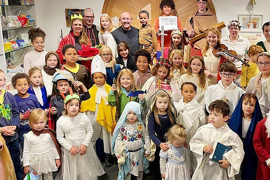 Eine christliche Alternative zu Halloween: Bei Santosanit-Feiern verkleiden sich Kinder als ihre Lieblingsheilige oder Namenspatrone. 