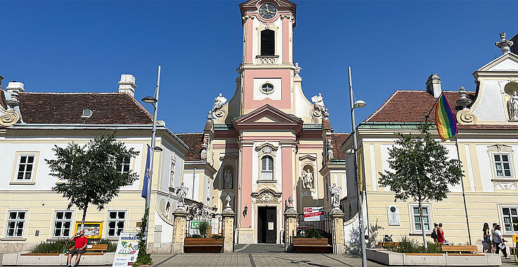 Pfarrkirche Schwechat im Sonnenschein