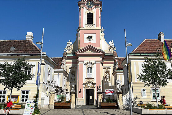 Pfarrkirche Schwechat im Sonnenschein