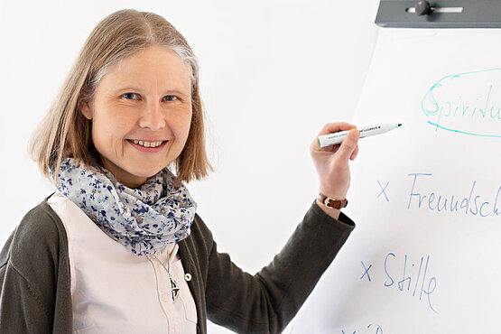 Als Ordensfrau, Psychotherapeutin und Buchautorin möchte Teresa Hieslmayr  das „Wir“ neu ins Bewusstsein holen.