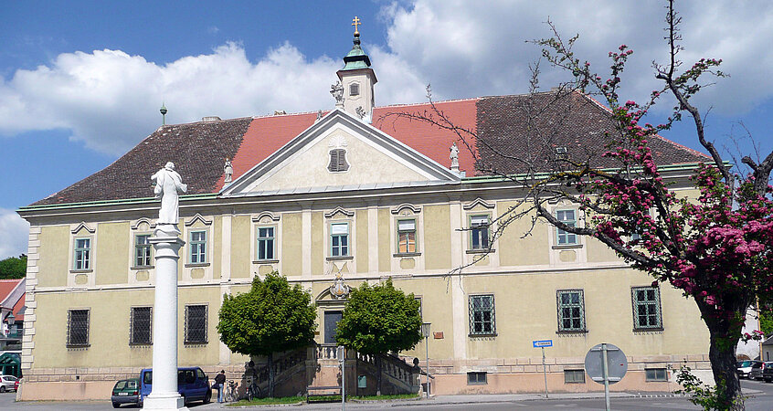 Ein Fresko von Maulbertsch verbirgt sind hinter diesen Mauern in Mistelbach.