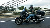 Roland Bürger auf seiner Harley
