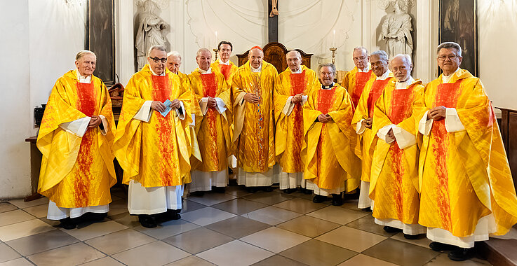Die Goldjubilare hatten beim Dankgottesdienst mit Kardinal Christoph Schönborn allen Grund zur Freude.