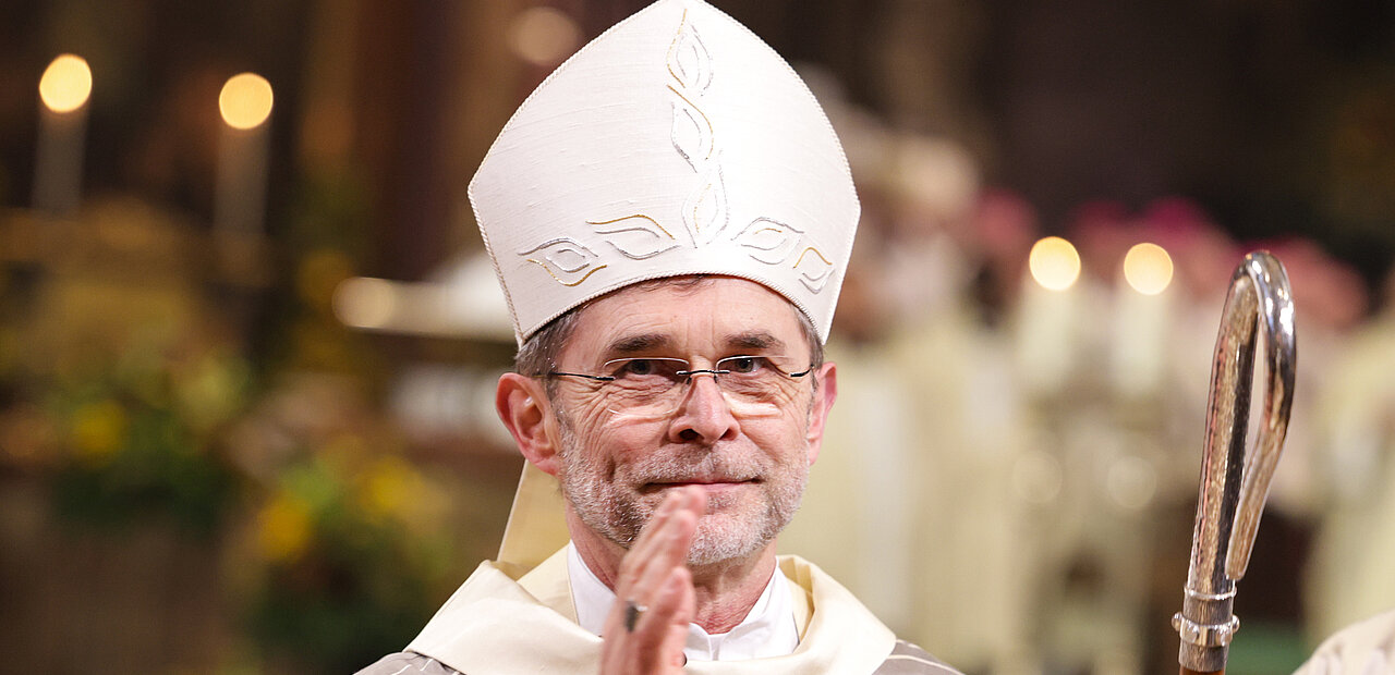 Der frisch geweihte neue Erzbischof von Wien, Josef Grünwidl, lächelt. 