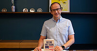 Andreas Weiß ist Theologe, Philosoph, Religionswissenschaftler und hat an der  US-amerikanischen Missouri State University in Springfield (Missouri) gelehrt. 
