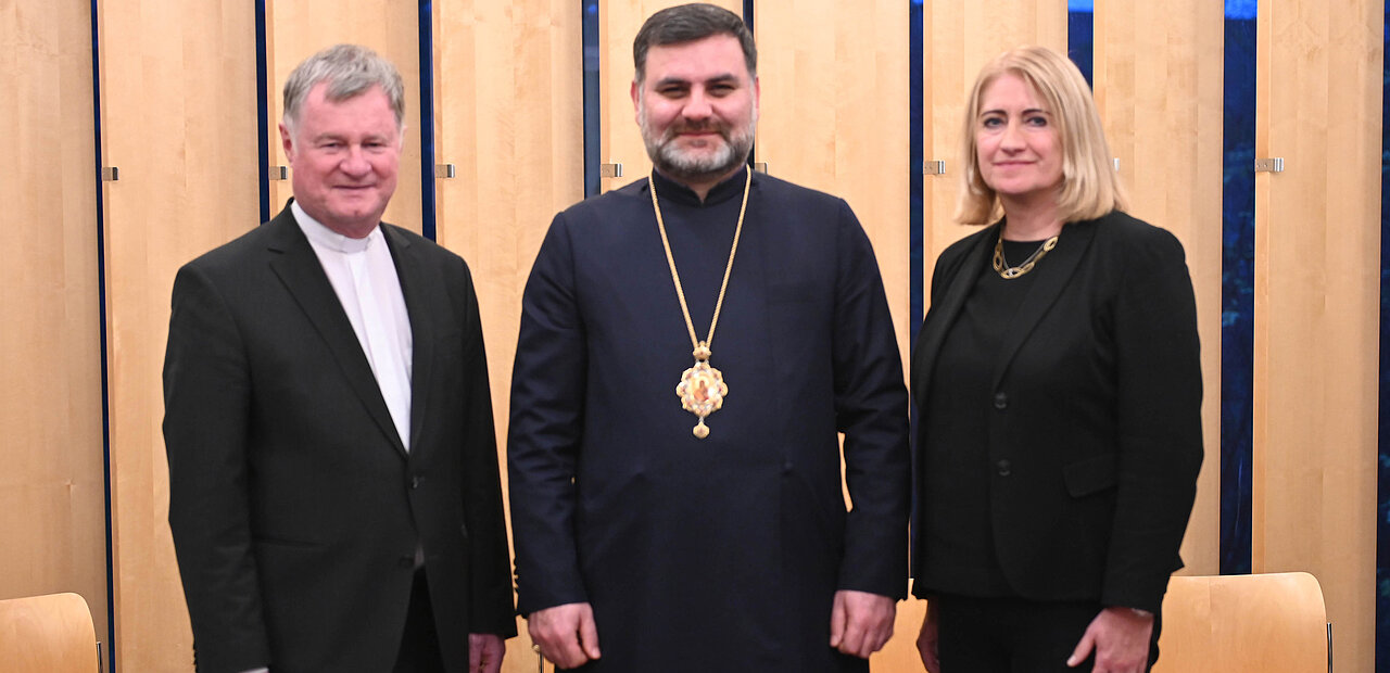 Vorstand des Ökumenischen Rates der Kirchen in Österreich: Der Wiener armenisch-apostolische Bischof Tiran Petrosyan ist weiterhin Vorsitzender. Als Stellvertreter fungieren die evangelische Oberkirchenrätin Ingrid Bachler und der Linzer katholische Bischof Manfred Scheuer. Vom 18. bis zum 25. Jänner wird auch in Österreich wieder die internationale Gebetswoche begangen.