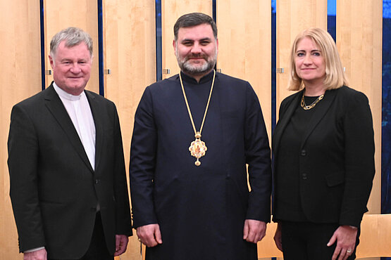 Vorstand des Ökumenischen Rates der Kirchen in Österreich: Der Wiener armenisch-apostolische Bischof Tiran Petrosyan ist weiterhin Vorsitzender. Als Stellvertreter fungieren die evangelische Oberkirchenrätin Ingrid Bachler und der Linzer katholische Bischof Manfred Scheuer. Vom 18. bis zum 25. Jänner wird auch in Österreich wieder die internationale Gebetswoche begangen.