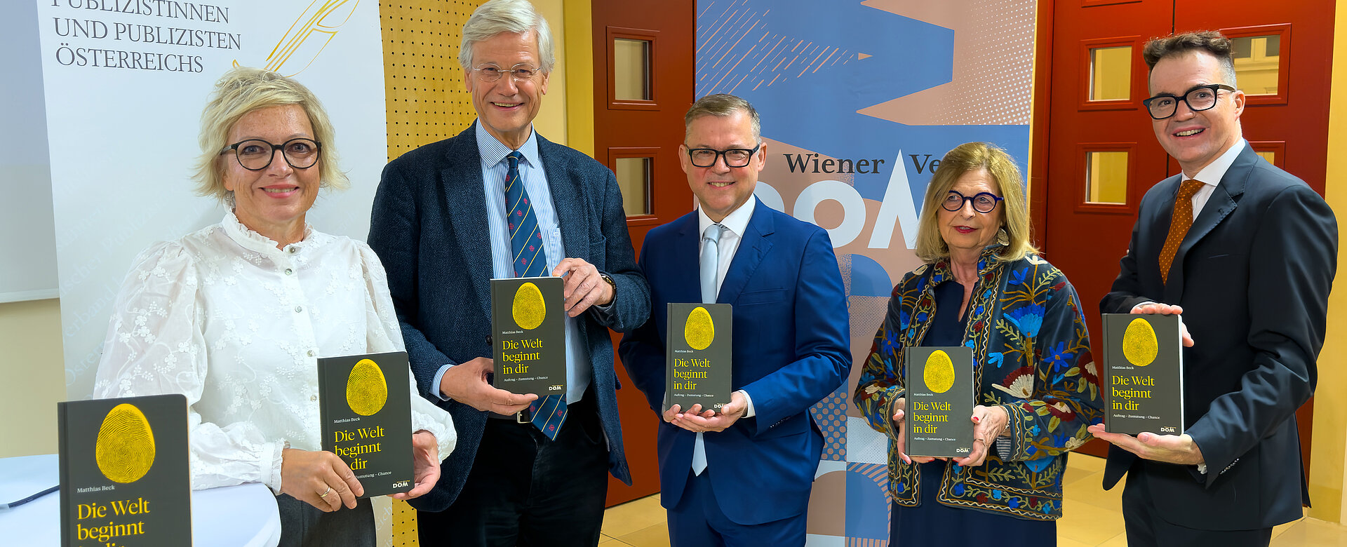 Die Verlagsleiterin des Wiener Dom-Verlags, Barbara Kornherr, Autor Matthias Beck, Paul Wuthe von der Kathpress, und Geschäftsführer des Medienhauses der Erzdiözese Wien, Roman Gerner.