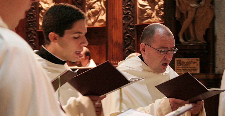 Bevor Pater Simeon 2001 in das Stift Heiligenkreuz eingetreten ist, war er jahrelang als Kirchenmusiker und Chorleiter tätig. 