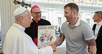Ein Rosenkranz-Rap für Papst Leo