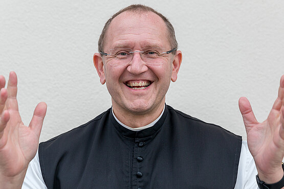 Lustig: Pater Karl Wallner gilt als humorvoller, handfester Ordensmann.
