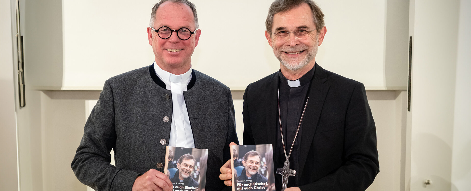 "Überall, wo ich hinkomme, gibt es nur gute Erinnerungen an den Seelsorger Josef Grünwidl", sagte Autor Andreas Batlogg bei der Buchpräsentation seiner Biografie über Erzbischof Josef Grünwidl am Donnerstag. 