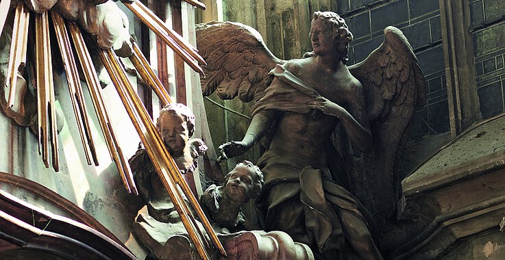 Aus der Zeit gefallen – spinnenumwobener Dreifaltigkeitsaltar im Steffl.