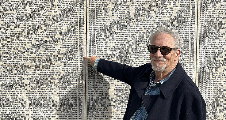 Gary Reiner und die Shoah-Namensmauern-Gedenkstätte