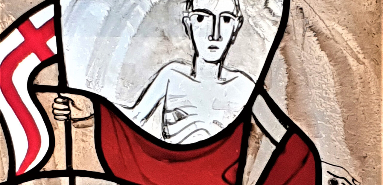 Der Auferstandene. Glasfenster von Wolf-Dieter Kohler. Michaelskapelle in Friedrichsthal/Schwarzwald.