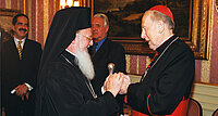 Den Osten im Blick: Begegnung zwischen Kardinal Franz König (schon als hochbetagter Emeritus) und dem Ökumenischen Patriarchen Bartholomaios 1999 in Wien. 