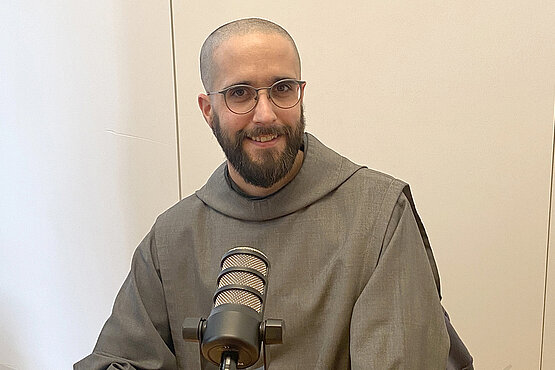 Marchegger Johannes-Bruder P. Benedict-Charbel erzählt im Podcast "Orden on air" über seine Leidenschaft für das Laufen, wie der Sport mit dem Ordensleben vereinbar ist und weshalb er so intensiv auf Social Media präsent ist.