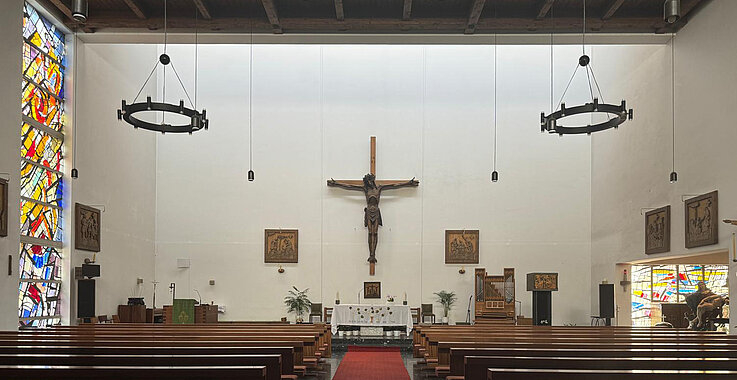 Die Kirche der Pfarre Maria Namen in Wien-Ottakring wurde neu renoviert. Besonders die schönen Buntglasfenster des Gebäudes stechen hervor. 